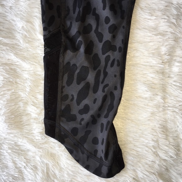 LuluLemon | Just Breathe Crop - Picture 6 of 8